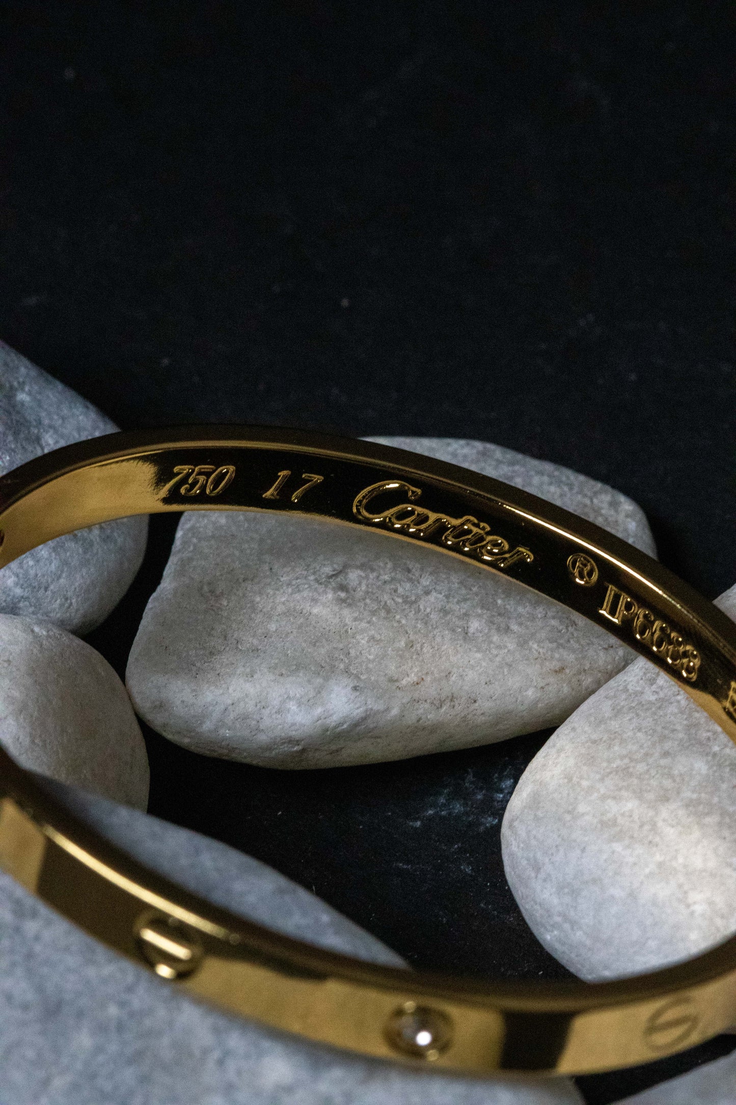 Minimalist Gold Bangle Bracelet | Modern Luxury-Inspired Women’s Jewelry