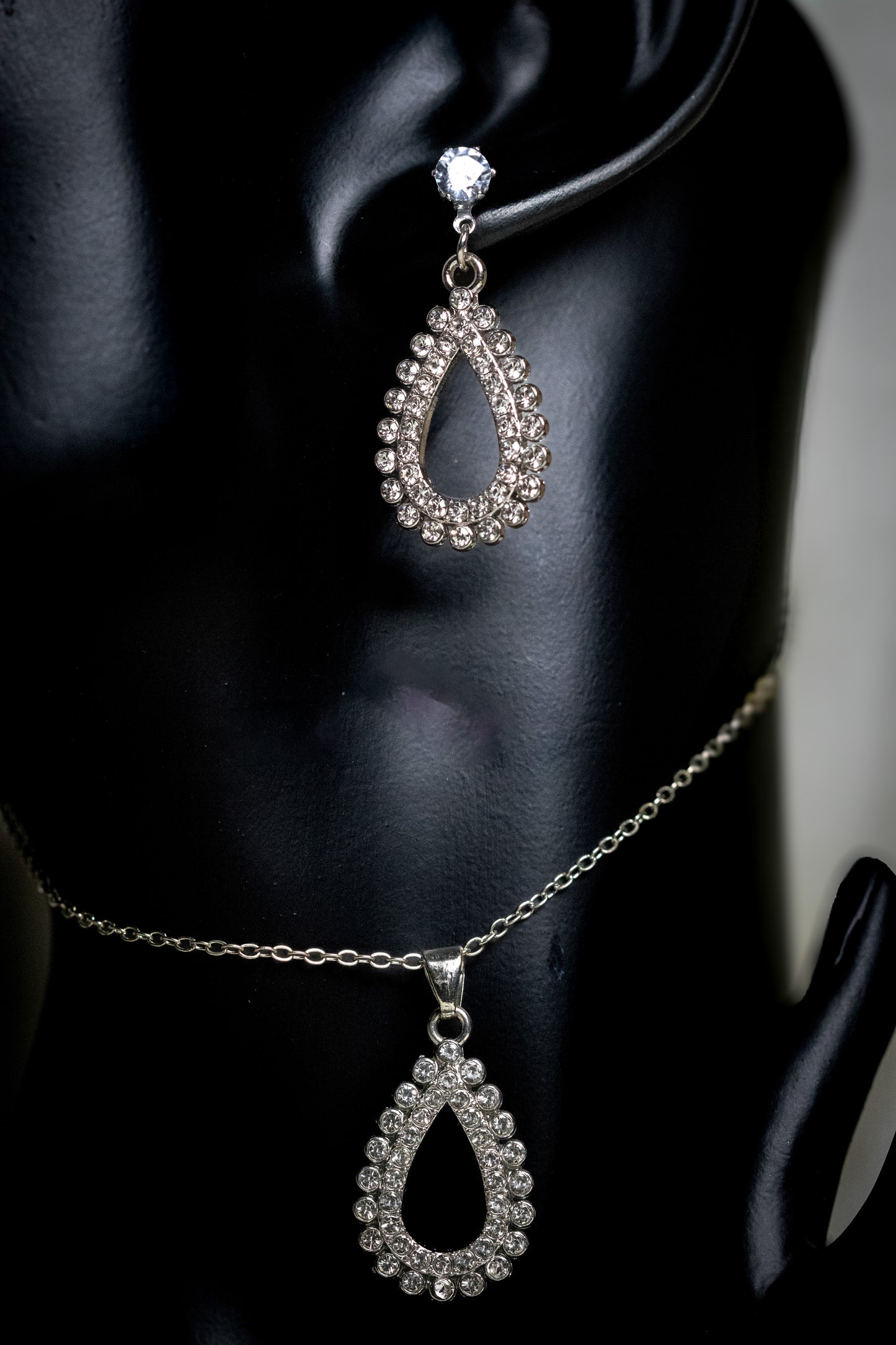 Elegant Crystal-Studded Teardrop Necklace Set | Pendant & Earrings
