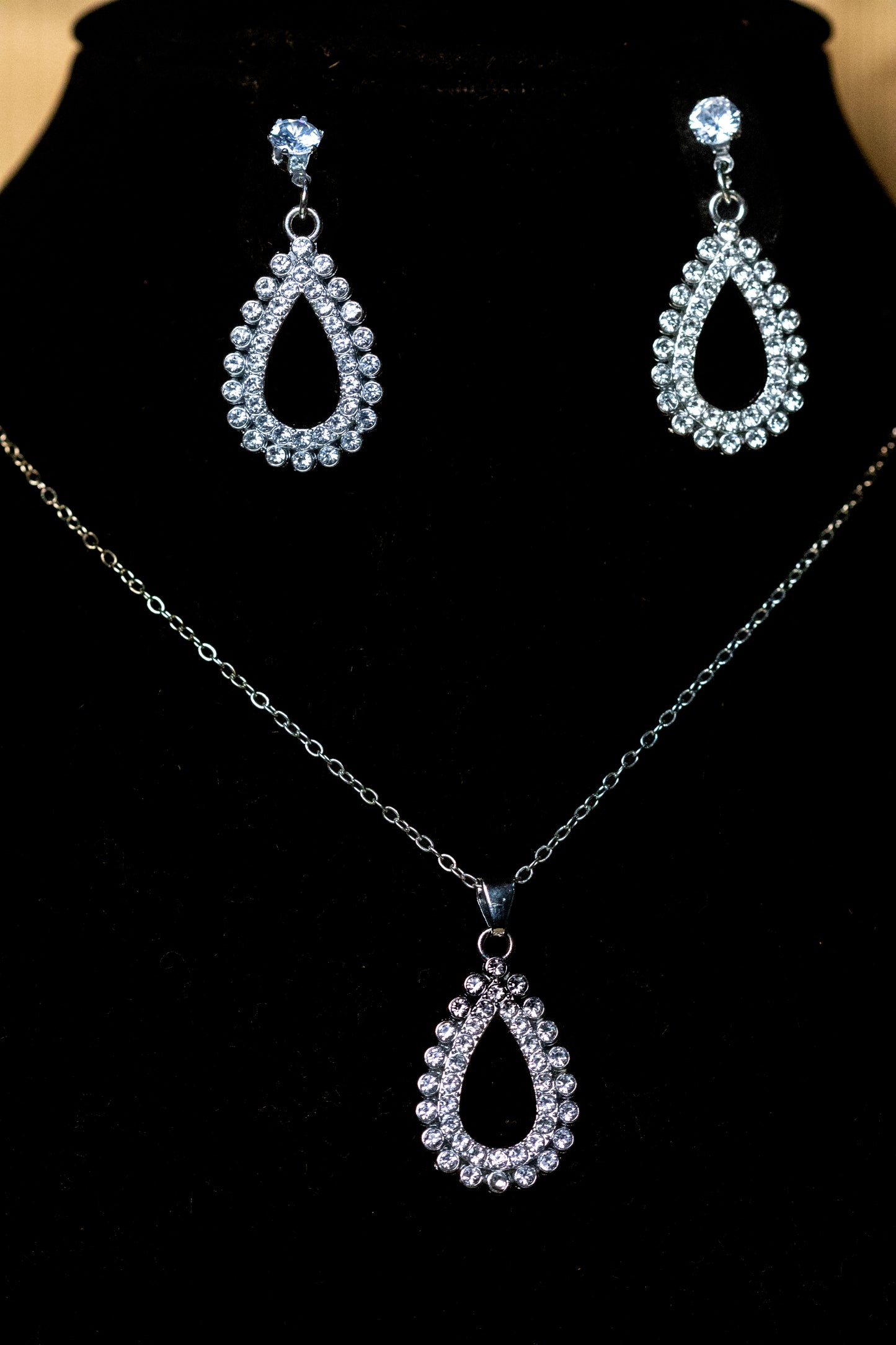 Elegant Crystal-Studded Teardrop Necklace Set | Pendant & Earrings