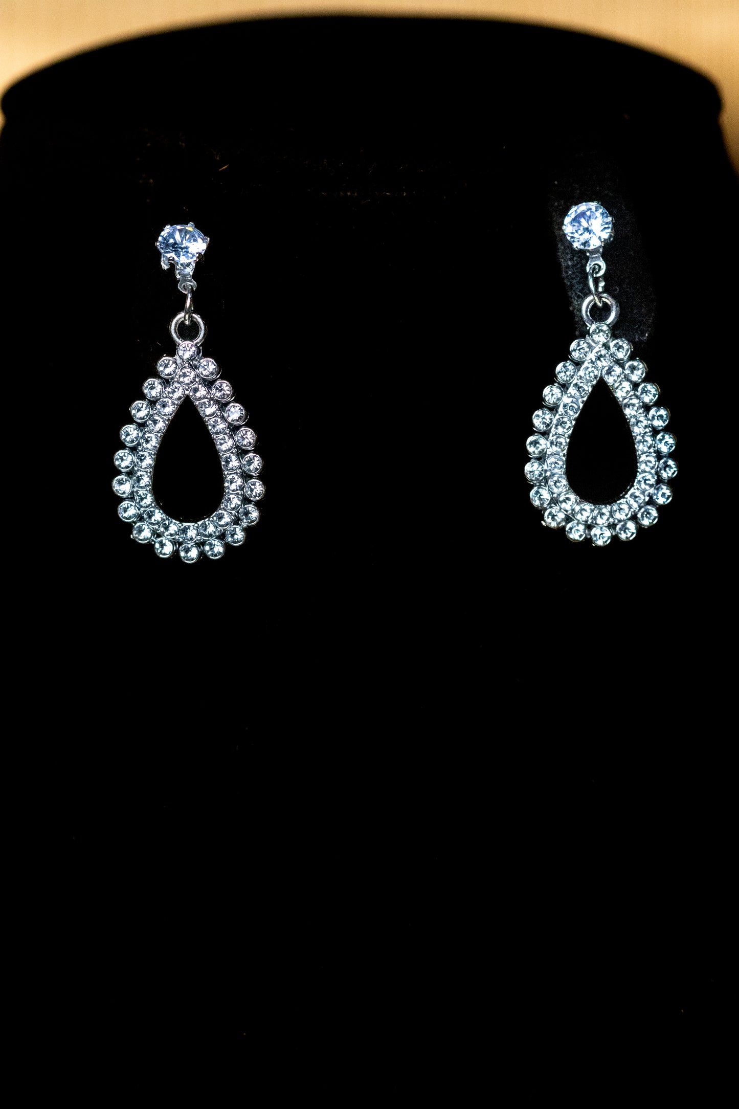 Elegant Crystal-Studded Teardrop Necklace Set | Pendant & Earrings