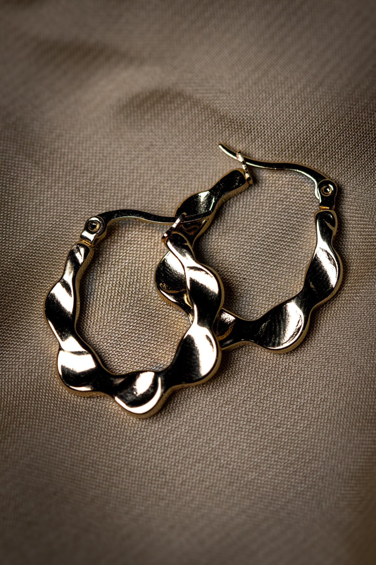 Wavy Gold Hoop Earrings | Modern Elegant Design