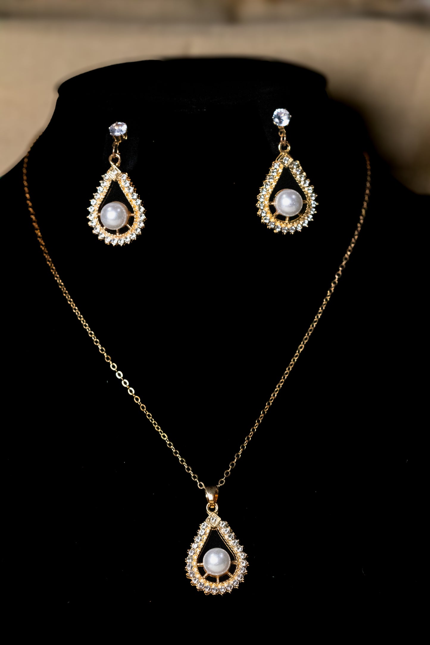 Golden Teardrop Pearl Jewelry Set | Crystal Studded Necklace & Earrings