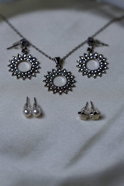 Radiant Sunburst Crystal Necklace Set | Pendant & Earrings