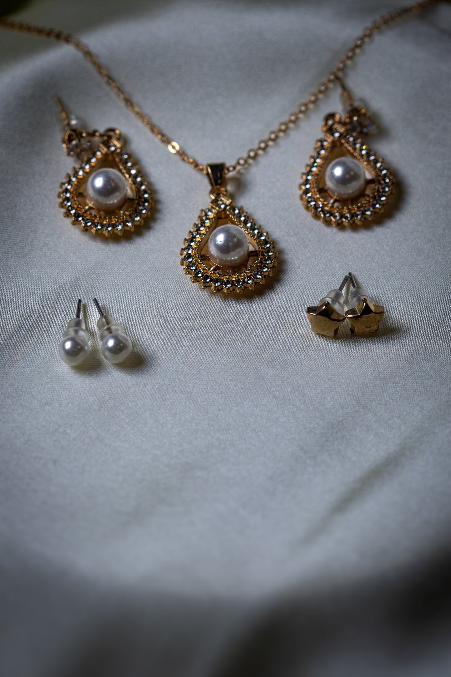 Golden Teardrop Pearl Jewelry Set | Crystal Studded Necklace & Earrings