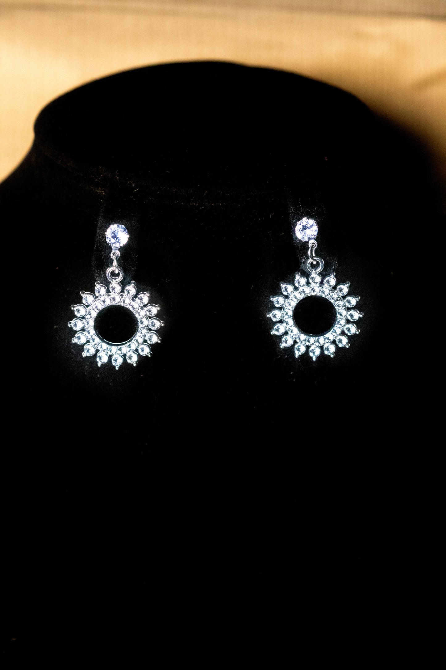 Radiant Sunburst Crystal Necklace Set | Pendant & Earrings